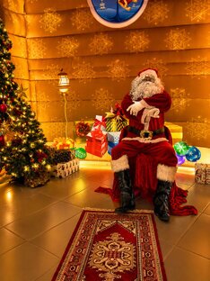Babbo natale aspetta i bambini